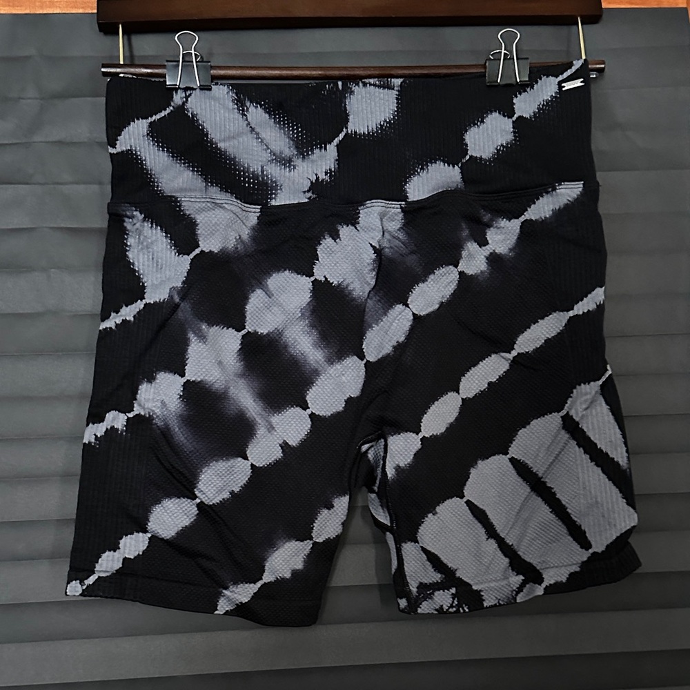 PINK Victoria's Secret Black and Gray Ribbed Shorts & Sports Bra